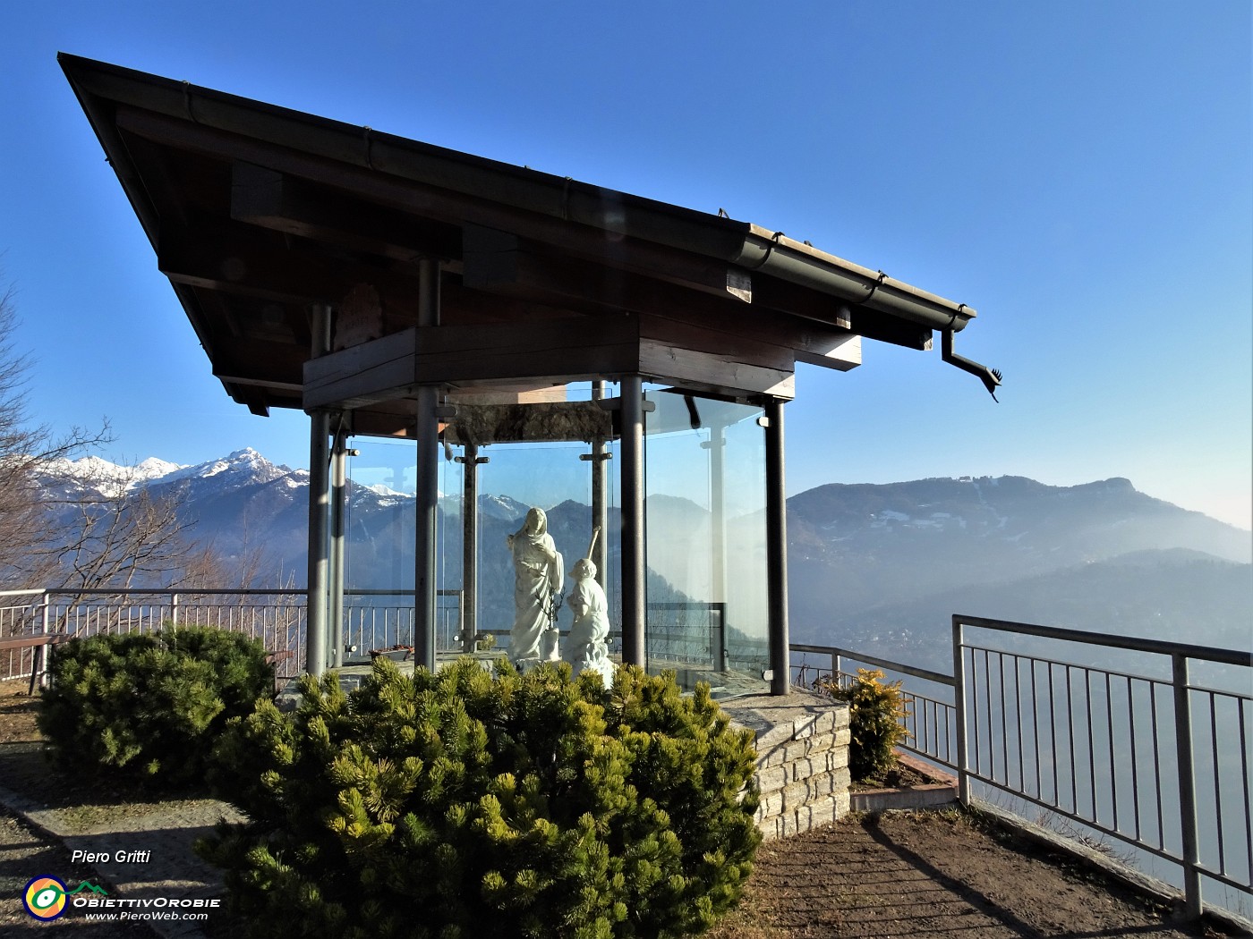 01 Dalla cappelletta della Madonna del Perello vista verso Cornagera e Poieto a dx che andiamo a salire e Alben a sx.JPG